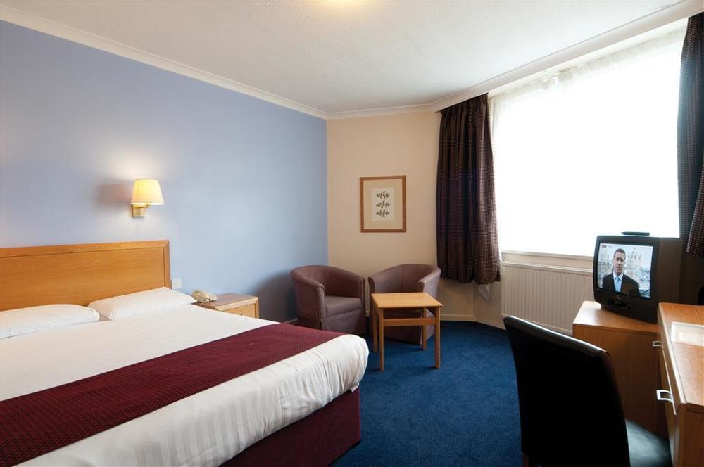 The Bell Hotel Epping Szoba fotó